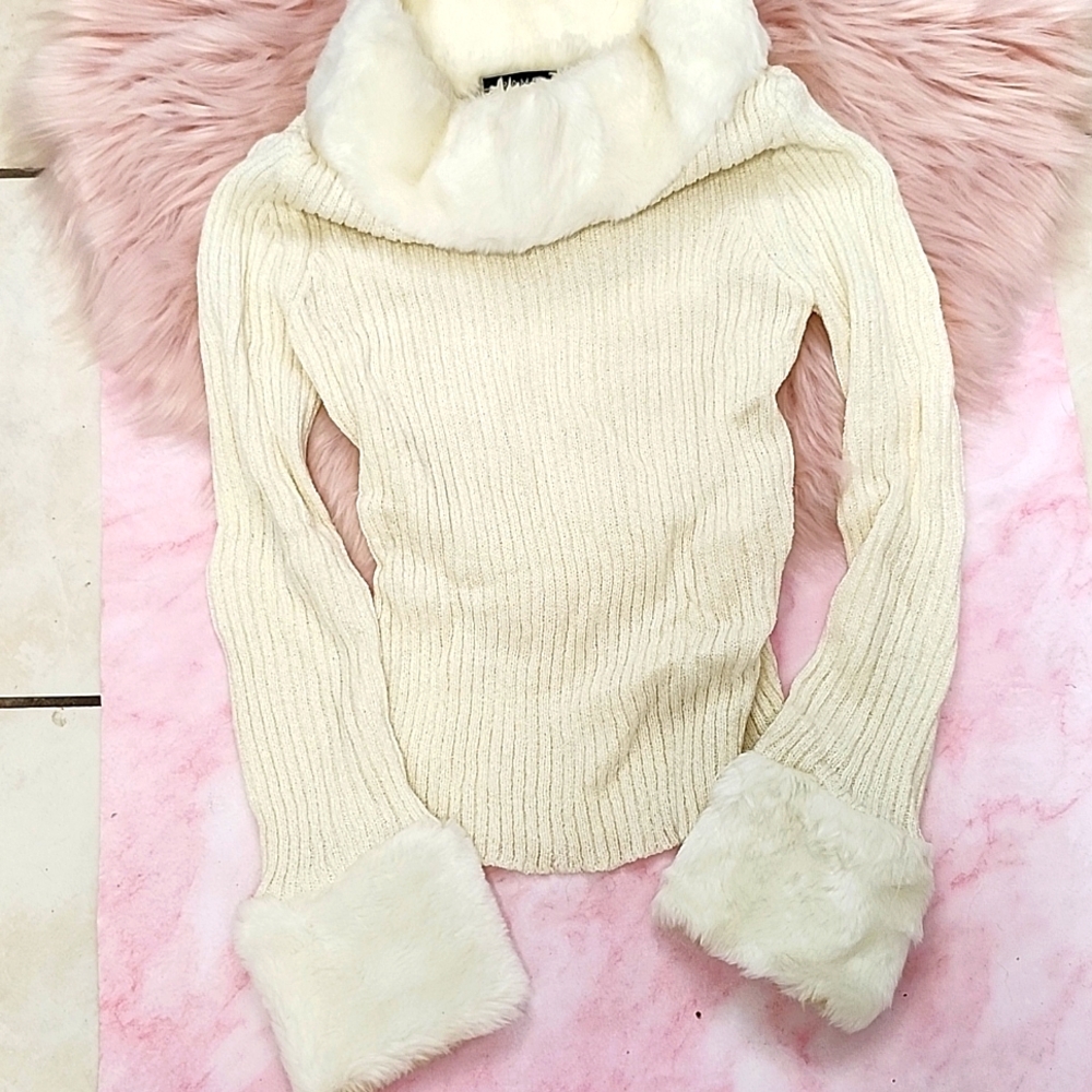 Y2K FIND!! PRE-LOVED RAMPAGE JUNIORS FAUX FUR KNIT SWEATER-S
